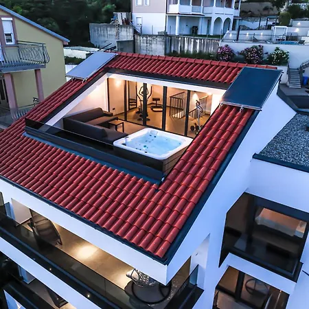 Family Friendly House With A Swimming Pool - 24765 Ferienhaus *