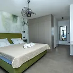 Сasa de vacaciones Family Friendly House With A Swimming Pool - 24765 *